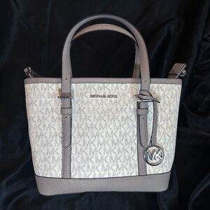 NWT New Michael Kors White Gray Silver Jet Set Handbag with Crossbody Strap